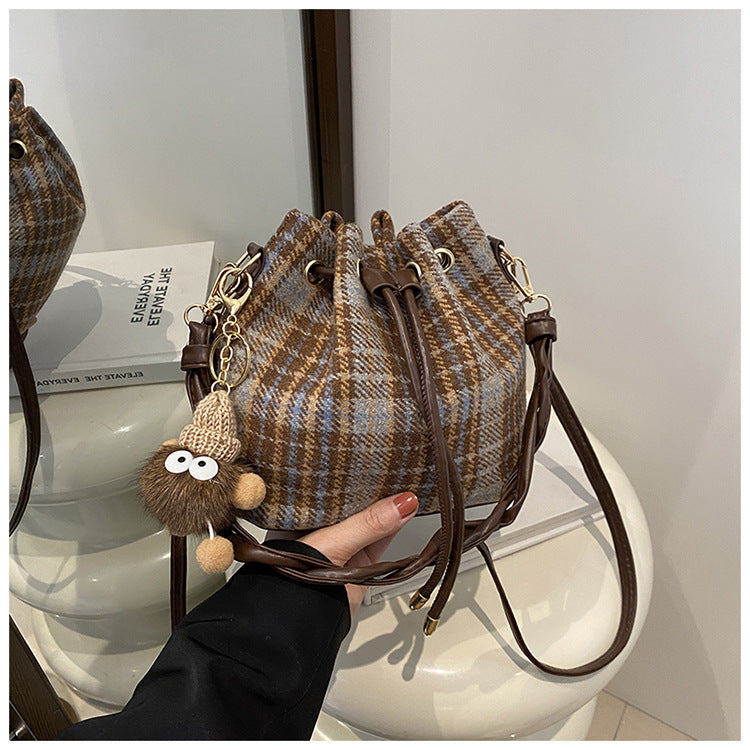 Wholesale Wool Contrast Color Casual Fashion One Shoulder Crossbody Bucket Bag